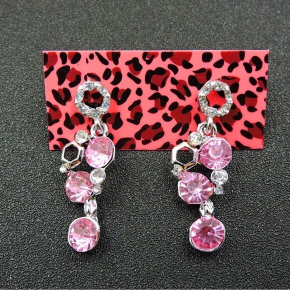 🩷 Betsey Johnson pink crystal & silver dangles 🩷 - Picture 1 of 3